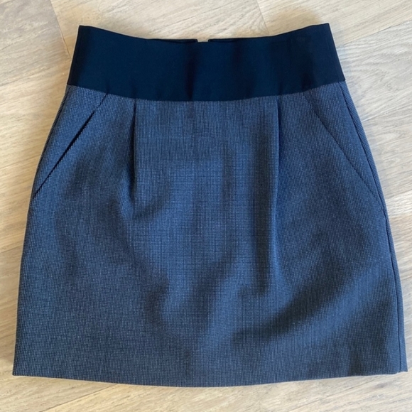 Theory Dresses & Skirts - 🍒EUC🍒 THEORY MINI SKIRT